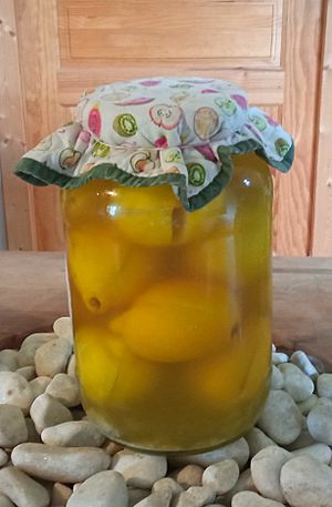 Archivo:LimonesEnSalmuera