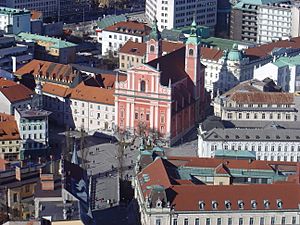 Archivo:Ljubljana Prešeren Square from the Castle