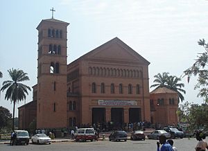 Archivo:Lubumbashi cathedral S Pierre et Paul