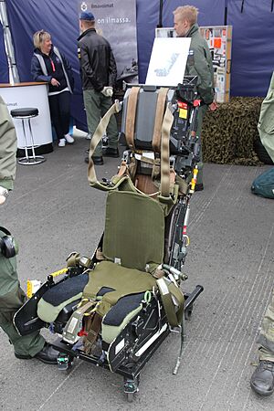 Archivo:Martin-Baker Mk.14 ejection seat Turku Airshow 2015