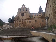 Archivo:Monasterio de Oña--Exterior 2