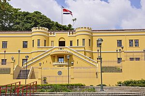 Archivo:Museo Nacional CR 2