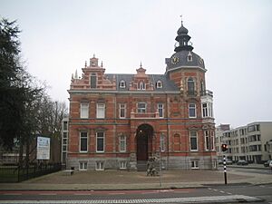 Archivo:Oss museum