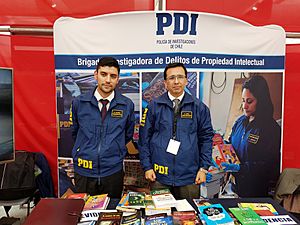 Archivo:PDI Brigada Investigadora de Delitos de Propiedad Intelectual, stand en FILSA 20171103 fRF01