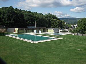 Archivo:PiscinasMunicipalesdeCastroverde.JPC
