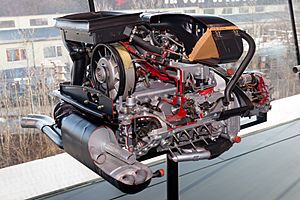 Archivo:Porsche 930-60 engine front-left Porsche Museum
