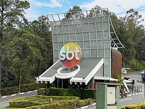 Archivo:Portaria do CDT Anhanguera - SBT
