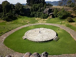 Archivo:Rotonda - Parque Arqueológico Piedras del Tunjo