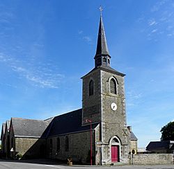 Saint-Pierre-des-landes (53) Église 01.JPG