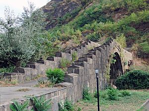 Archivo:Sanahin bridge