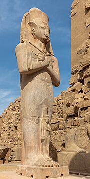 Archivo:Templo de Karnak, Luxor, Egipto, 2022-04-03, DD 145