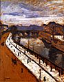 Peinture représentant en diagonale un fleuve bordé de quais blancs et de chaussées ocres avec petits personnages ; au fond, pont et ciel tourmenté