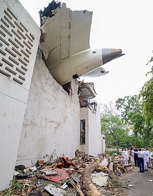 Archivo:The wreckage of the crashed Air India Flight 171
