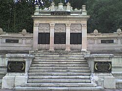 Archivo:Tribuna Monumental