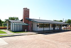 Alden B Dow Office, Lake Jackson, TX.jpg