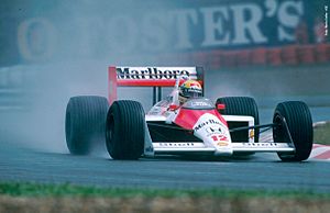 Archivo:Ayrton Senna in 1988
