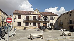 Archivo:Ayuntamiento de Bernuy de Porreros