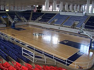 Archivo:BurrGymnasium2