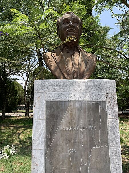 Busto de Rubén Fuentes
