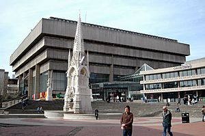 Archivo:Chamberlain Square, Birmingham April 2007