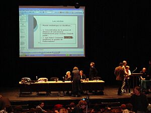Archivo:Conférence privatisation du savoir