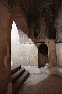 Archivo:Convento de Actopan---Nicho Oscuro