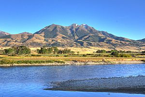 Archivo:Emigrant mountain rivers bend lodge
