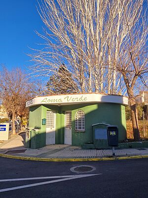Archivo:Entrada a Loma Verde, en El Aire (Granada)