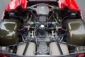 Archivo:Ferrari F50 Engine Bay (10920980315)