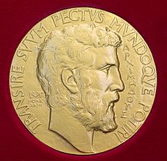 Archivo:FieldsMedalFront