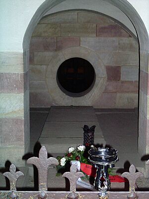 Archivo:Grab Konrad II. im Dom zu Speyer