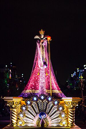Archivo:Hong Kong Disneyland's- Villians Night Out Parade 