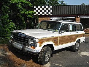 Archivo:Jeep Grand Wagoneer white NC f