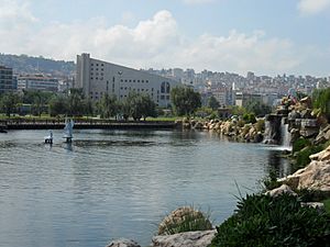 Archivo:Kurtuluş İskelesi civarındaki yapay göl (2)