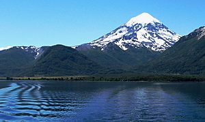 Archivo:Lanin Huechulafquen