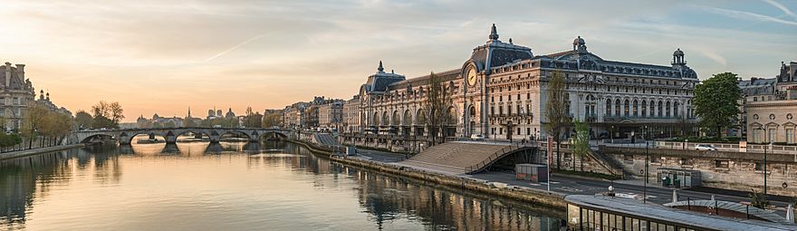 Archivo:Musee d'Orsay and Pont Royal, North-West view 140402 1