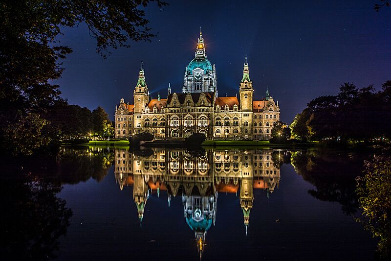 Neues Rathaus bei Nacht