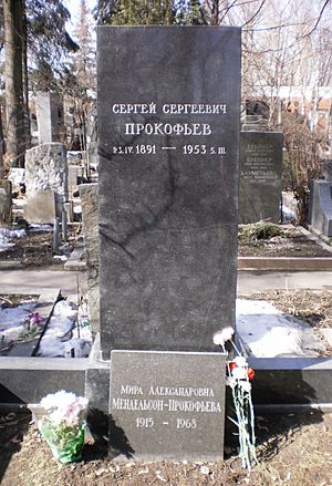Archivo:Novodevicij Cemetery Sergei Prokofiev (cropped)