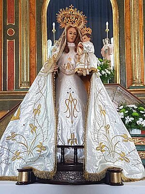Archivo:Ofrenda floral a la Virgen de los Remedios 2021
