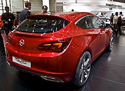Opel Astra GTC Paris Concept - Flickr - David Villarreal Fernández (5)