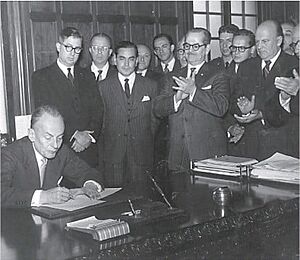 Archivo:Pacto de benidorm