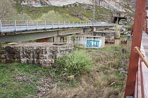 Archivo:Puente del Conjuradero FFCC