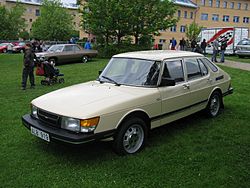 Saab 900 GLi (9195923332).jpg