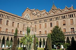 Archivo:Santa Maria de Valldonzella - Des del claustre