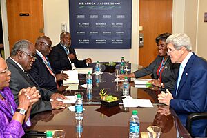 Archivo:Secretary Kerry meets with President Pohamba 2014