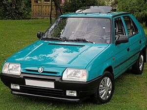 Archivo:Skoda favorit lxi
