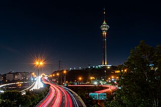 Tour Milad, nuit, Téhéran (2).jpg