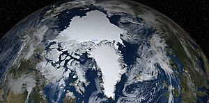 Archivo:Une partie de l'hémisphère nord de la Terre avec la banquise, nuage, étoile et localisation de la station météo en Alert