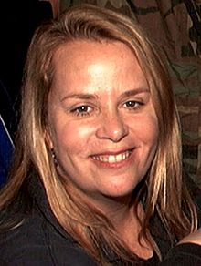 Uso-show-mary-chapin-carpenter-pentagon-gov-crop.jpg