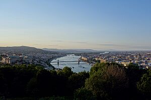 Archivo:View from Gellért Hill, 2019-07-10 Budapest-Panorama